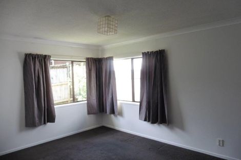 Photo of property in 37 Kirrie Avenue, Te Atatu South, Auckland, 0610