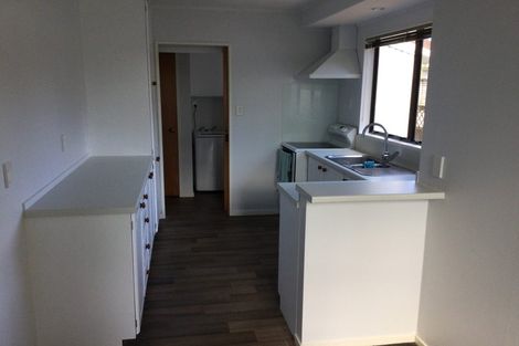 Photo of property in 7 Vardon Road, Green Bay, Auckland, 0604