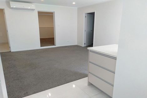 Photo of property in 41 Pohutukawa Avenue, Red Beach, 0932