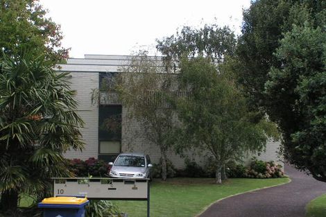 Photo of property in 2/10 Hauraki Road, Hauraki, Auckland, 0622
