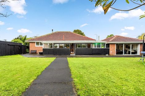 Photo of property in 36 Yeovil Road, Te Atatu Peninsula, Auckland, 0610