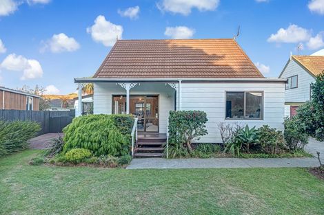 Photo of property in 2/5 Gloaming Place, Conifer Grove, Takanini, 2112