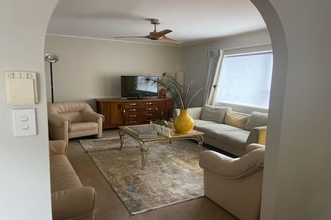 Photo of property in 2/576 Beach Road, Rothesay Bay, Auckland, 0630