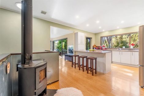 Photo of property in 2 Kaurimu Rise, Titirangi, Auckland, 0604