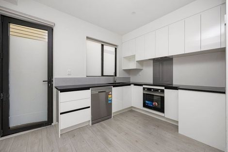 Photo of property in 2/3226 Great North Road, New Lynn, Auckland, 0600
