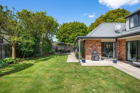 Photo of property in 9 Inglewood Place, Avonhead, Christchurch, 8042