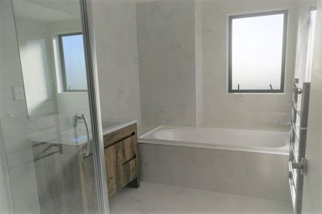 Photo of property in 5 Fowler Street, Northcote, Auckland, 0627