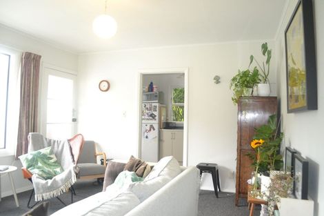 Photo of property in 15 Creswick Terrace, Northland, Wellington, 6012