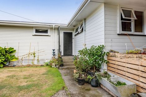 Photo of property in 6 Charles Major Place, Hawera, 4610