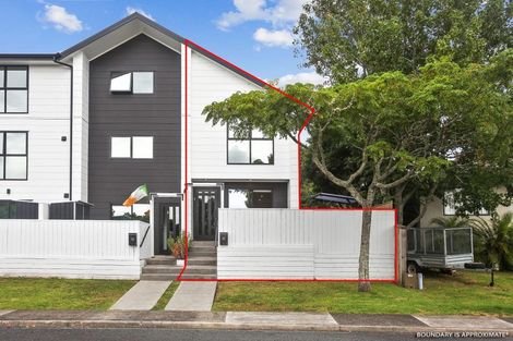 Photo of property in 6/2 Jadewynn Drive, Massey, Auckland, 0614