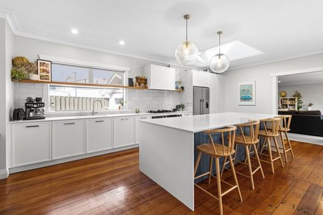 Photo of property in 30 Nobs Line, Strandon, New Plymouth, 4312