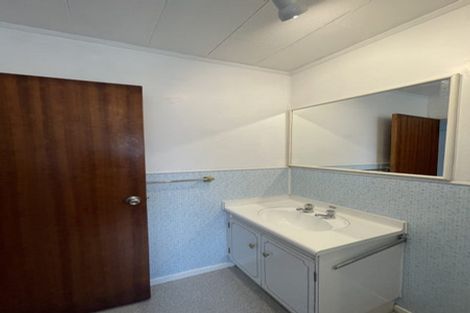 Photo of property in 226 Henderson Valley Road, Henderson, Auckland, 0612