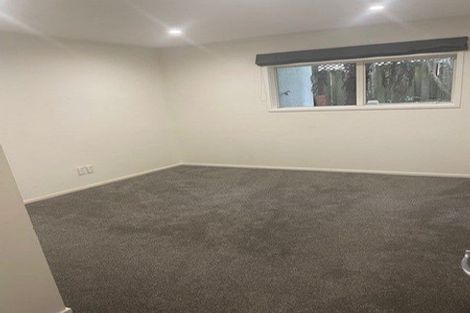 Photo of property in 2/8 Sandown Road, Rothesay Bay, Auckland, 0630