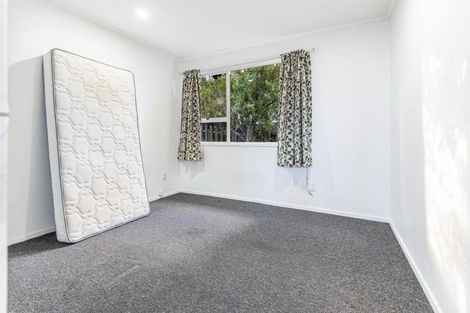 Photo of property in 14 Kemp Road, Massey, Auckland, 0614