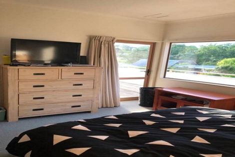 Photo of property in 17 Sea Vista Avenue, Beach Haven, Auckland, 0626