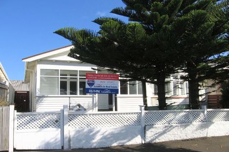 Photo of property in 74 Endeavour Street, Lyall Bay, Wellington, 6022