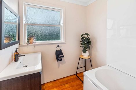 Photo of property in 42 Paisley Street, Awapuni, Palmerston North, 4412