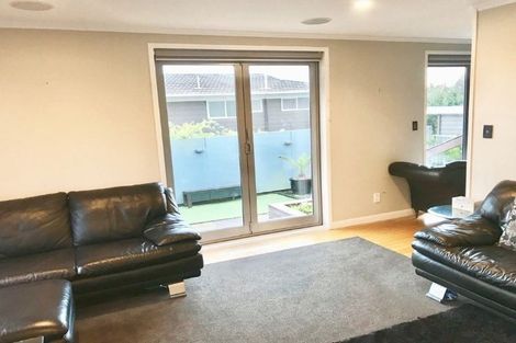 Photo of property in 1/43 Shanaway Rise, Hillcrest, Auckland, 0627