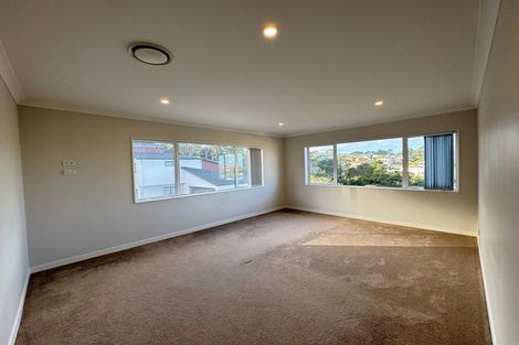 Photo of property in 18 Taurikura Way, Fairview Heights, Auckland, 0632