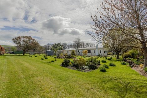 Photo of property in 2070 State Highway 2, Waipukurau, 4285