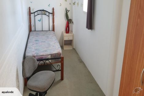 Photo of property in 21 High Road, Glenfield, Auckland, 0629