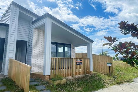 Photo of property in 8 Ihi Place, Karaka, 2578