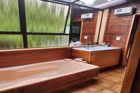 Photo of property in 2/86 Lake Road, Northcote, Auckland, 0627