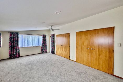 Photo of property in 2/20 Coroglen Avenue, Birkenhead, Auckland, 0626