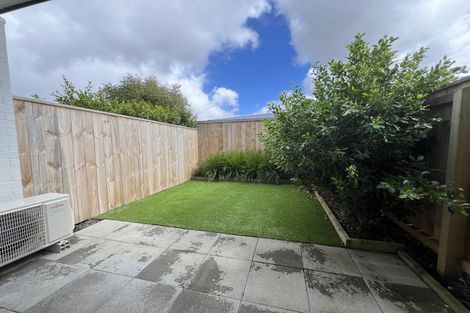 Photo of property in 7/12 Tawa Road, Te Atatu Peninsula, Auckland, 0610