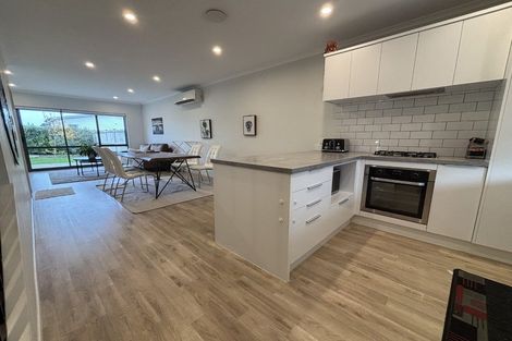 Photo of property in 60 Te Napi Drive, Takanini, 2112