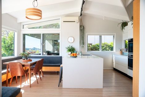 Photo of property in 15 Rangitane Street, Maupuia, Wellington, 6022