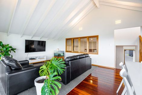 Photo of property in 153 Luckens Road, West Harbour, Auckland, 0618