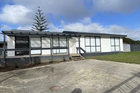 Photo of property in 36 Caribbean Drive, Unsworth Heights, Auckland, 0632