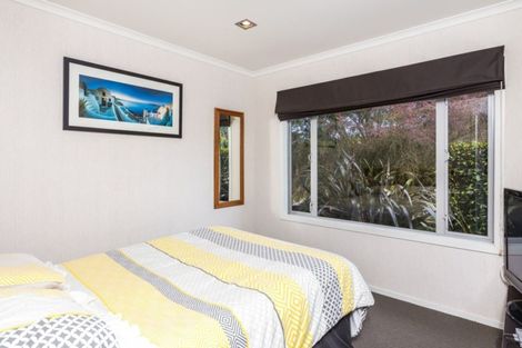Photo of property in 27 Loch Views Road, Acacia Bay, Taupo, 3385