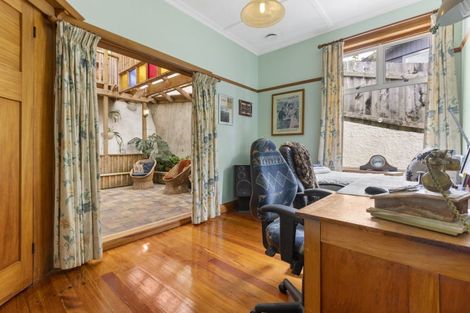 Photo of property in 22 Peace Avenue, Moturoa, New Plymouth, 4310