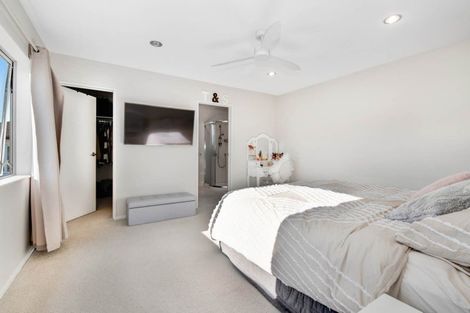 Photo of property in 69 Tamahere Drive, Glenfield, Auckland, 0629