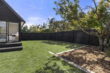 Photo of property in 2/94 Norwood Road, Bayswater, Auckland, 0622