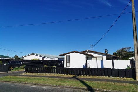 Photo of property in 18 Mcguire Street, Hawera, 4610