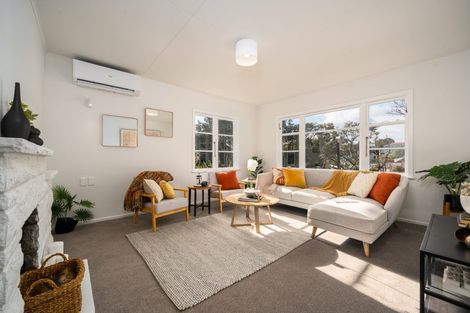 Photo of property in 10 Berkshire Grove, Cannons Creek, Porirua, 5024