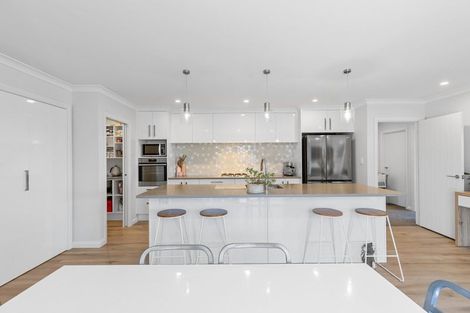 Photo of property in 6 Atlantic Drive, Fitzherbert, Palmerston North, 4410