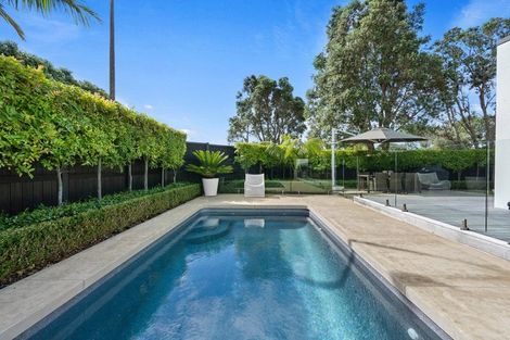 Photo of property in 52 Walton Street, Red Beach, 0932