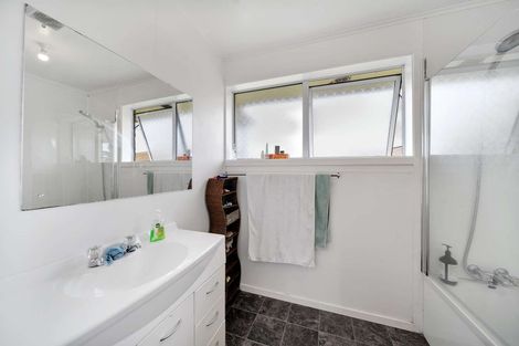 Photo of property in 3 George Street, Clinton, 9534