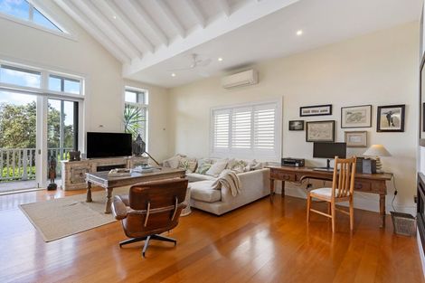 Photo of property in 38 Church Street, Devonport, Auckland, 0624