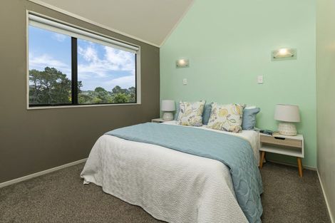 Photo of property in 33 Waipuia Place, Greenhithe, Auckland, 0632
