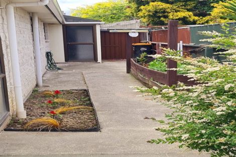 Photo of property in 6 Jarrett Court, Roslyn, Palmerston North, 4414