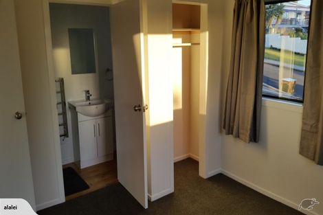 Photo of property in 39 Dakota Avenue, Beach Haven, Auckland, 0626