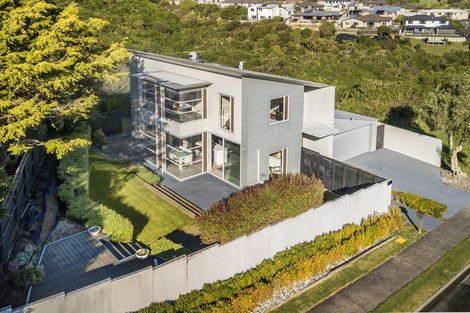 Photo of property in 7 Pikitanga Close, Tawa, Wellington, 5028