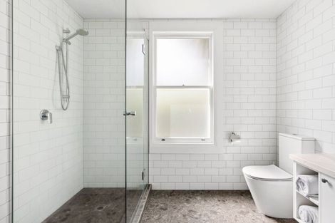 Photo of property in 16 Hamilton Road, Cambridge, 3434