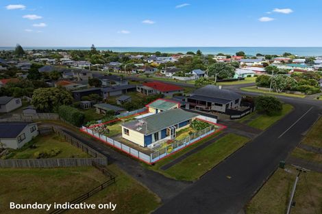 Photo of property in 2 Awatea Street, Castlecliff, Whanganui, 4501