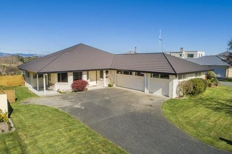Photo of property in 51 Royal Oak Drive, Kelvin Grove, Palmerston North, 4414
